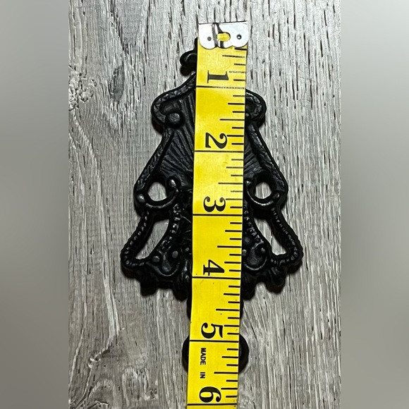 Vintage Wilton Cast Iron Trivet With Hearts and Sunburst Design Black 6” EUC - Picture 5 of 7